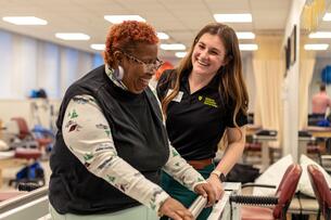 A Widener student helps a patient at a community clinic.